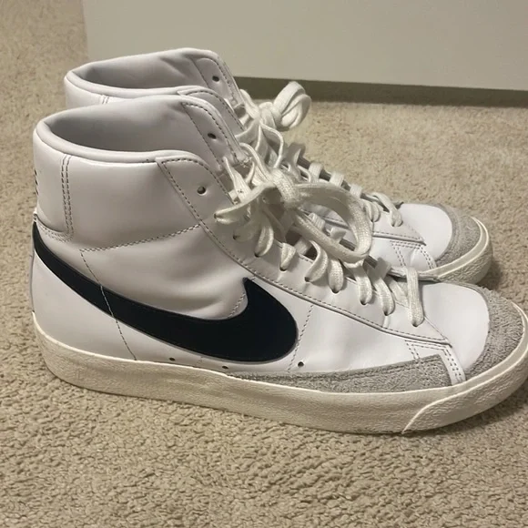 ‼️SOLD‼️ Nike high top blazers women’s size 9.5 - Picture 4 of 13